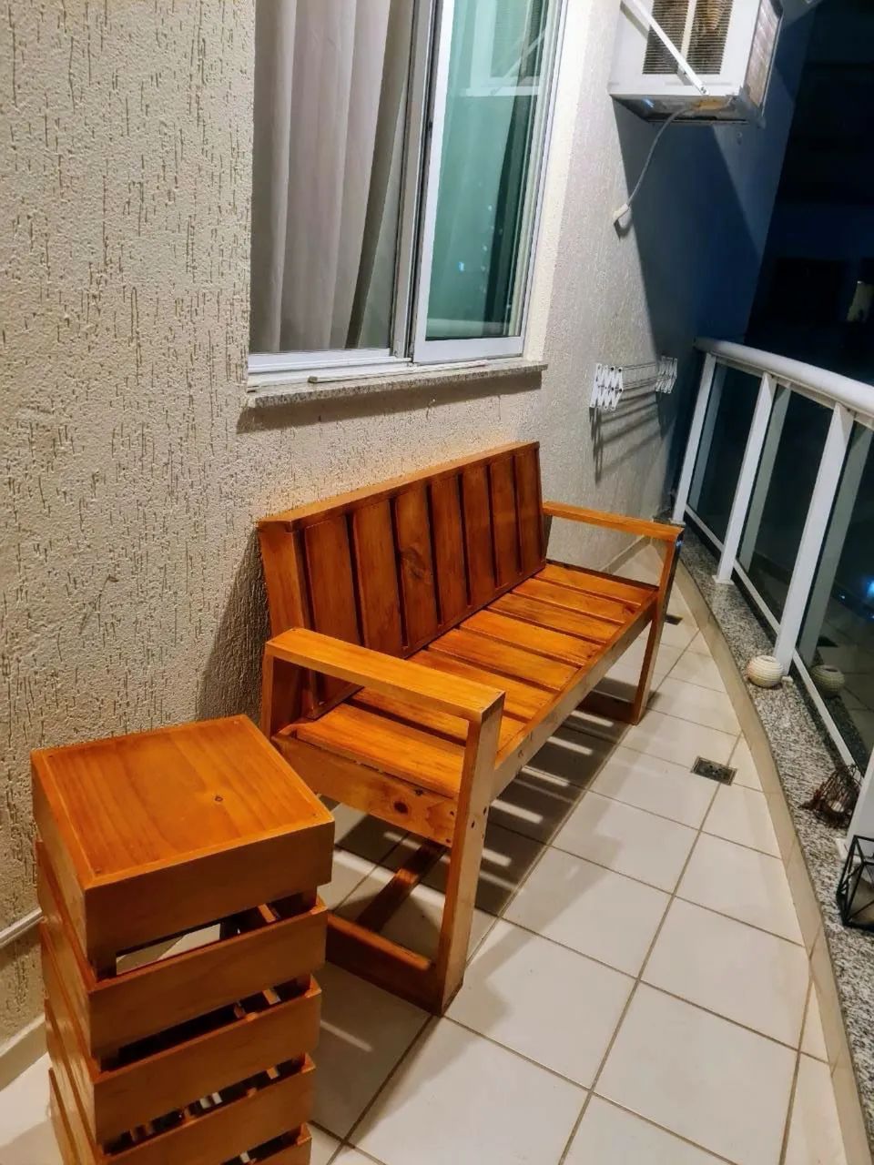Conjunto Banco + Mesa/Luminária em Madeira Maciça - Foto 5