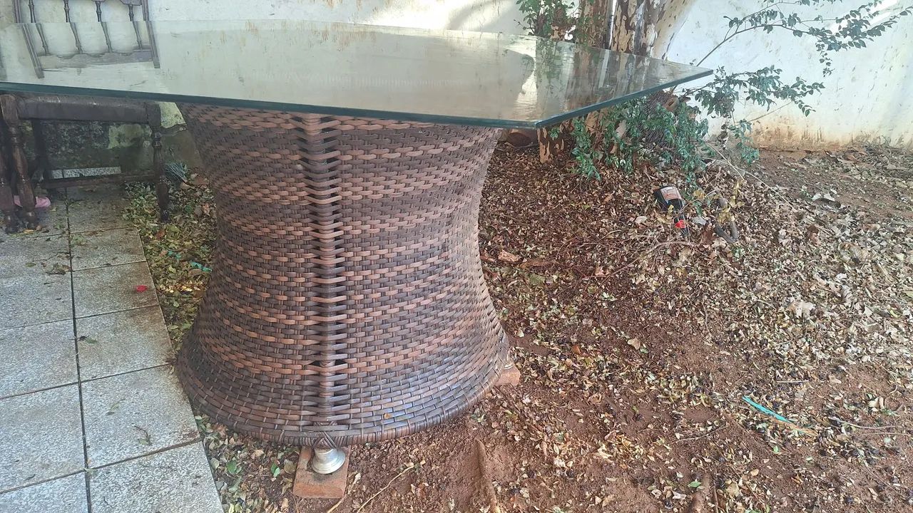 Mesa de vime com tampo de vidro sextavada - Foto 2