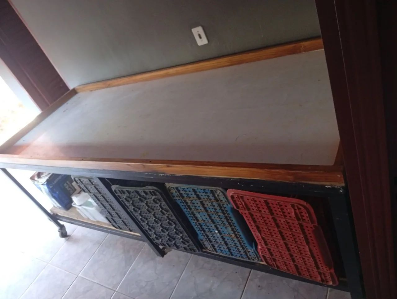 Mesa branca fórmica verdurao frutaria