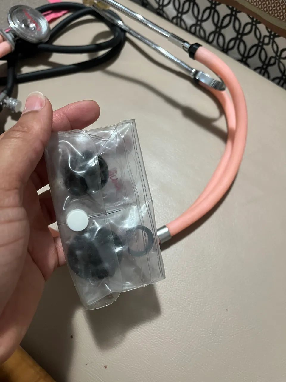 Kit Aparelho de Pressão + Estetoscópio Rosa - Foto 4