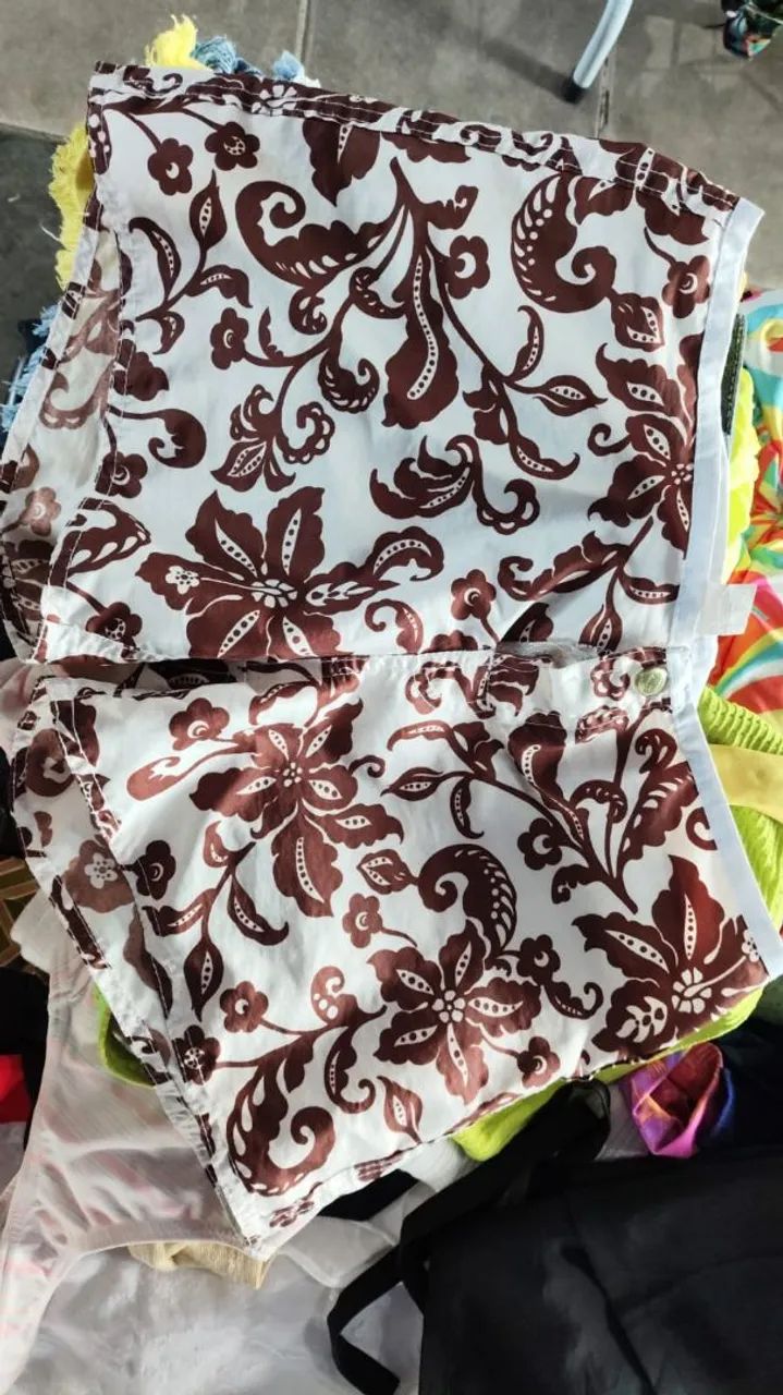 Short Feminino Estampado Floral Marrom E Branco