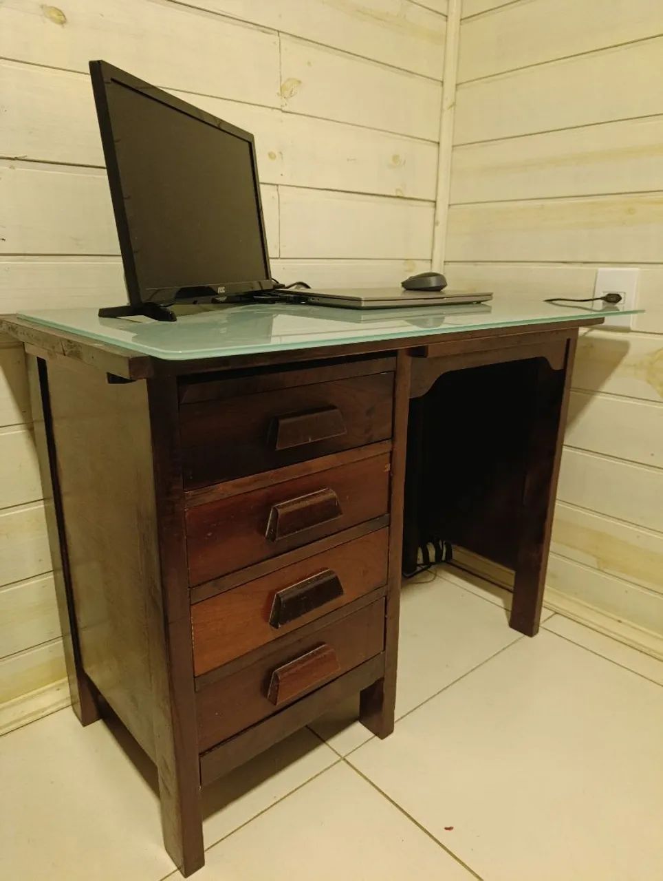 Mesa de Madeira Maciça com Vidro e 5 Gavetas - Linda e Robusta