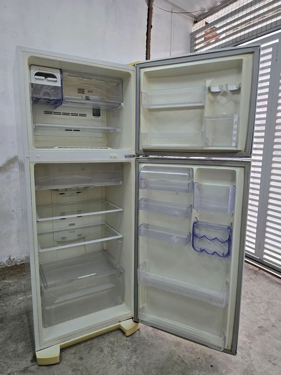 Geladeira Eletrolux branca 
