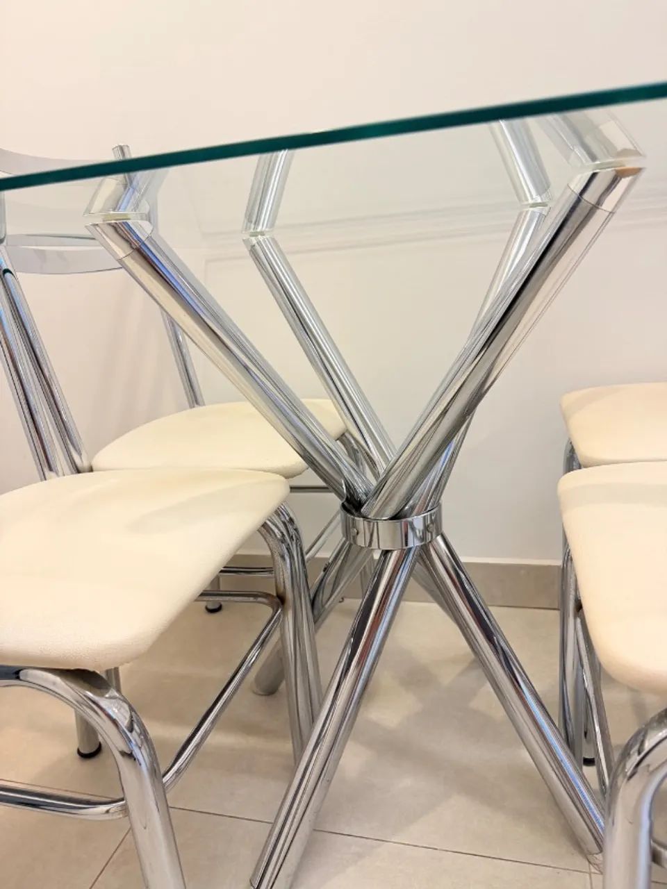 Conjjunto de mesa e cadeiras - Foto 2