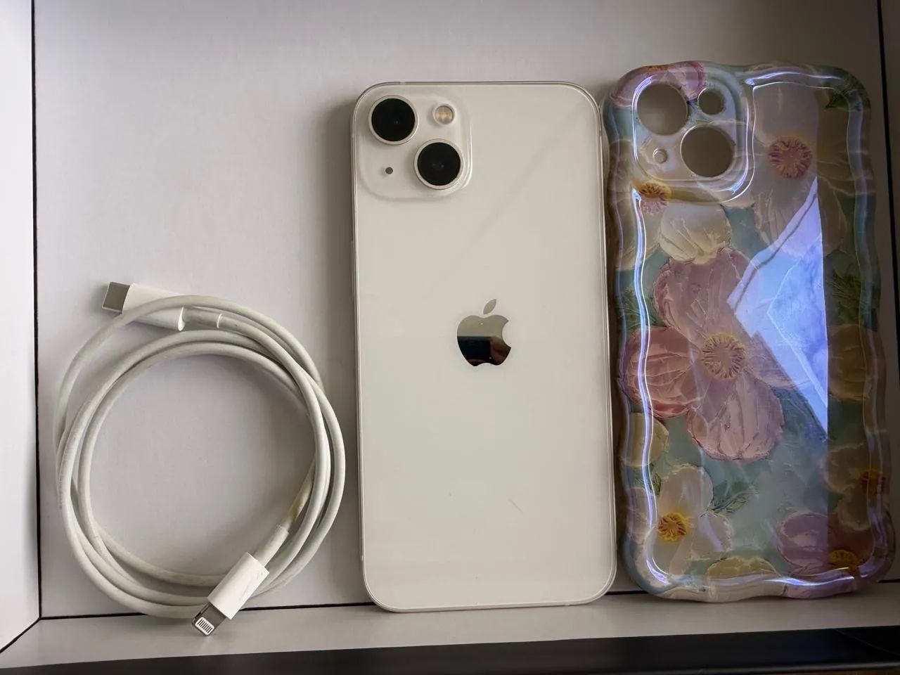  iPhone 13   256GB. 