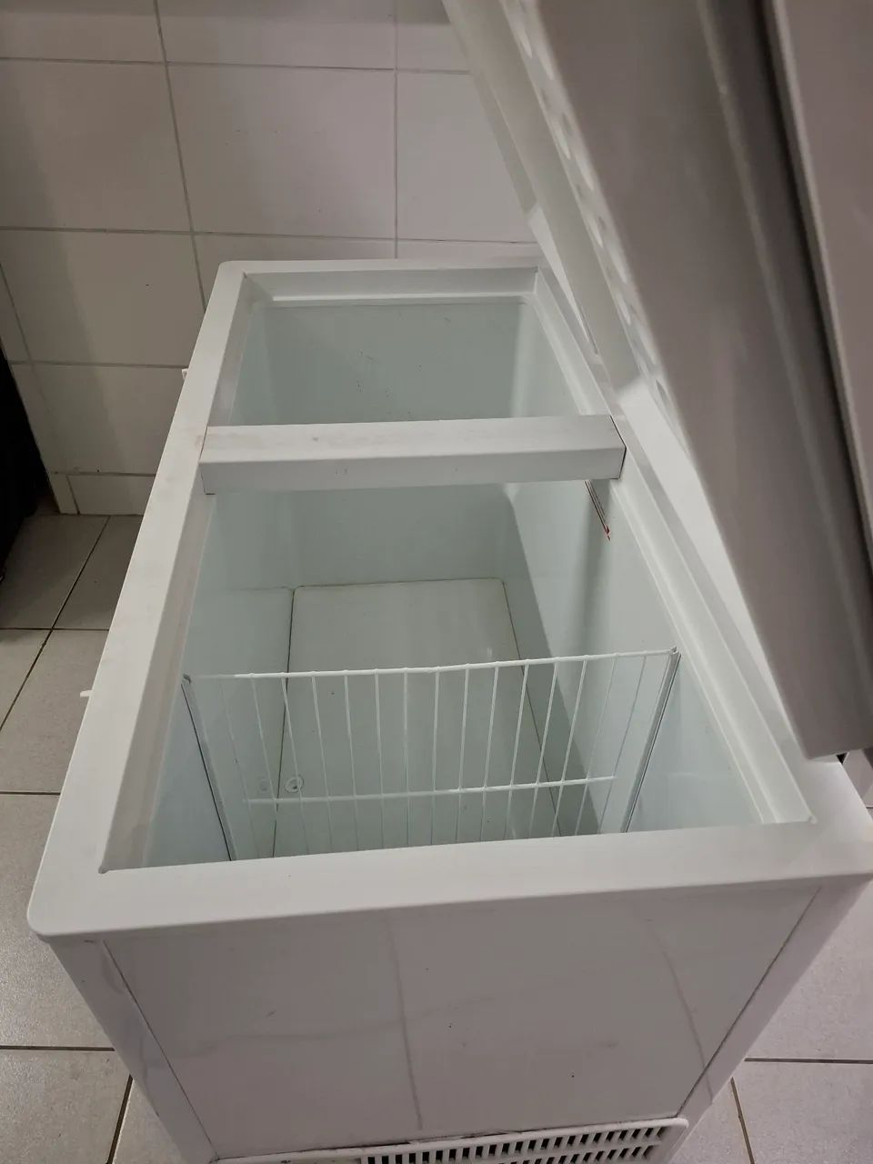 Freezer Horinzontal dupla ação 411lt tp dupla chapa 220v