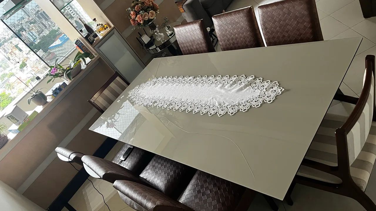 Mesa de Jantar 2,20m com 8 Cadeiras - Linda e Bem Conservada - Foto 2