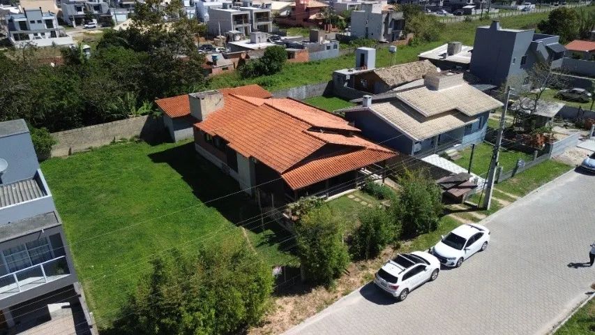 Casa à Venda em Garopaba | 3 Dormitórios e Semimobiliada 