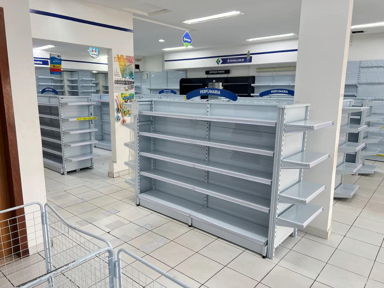 VENDO MÓVEIS PARA FARMACIA / DROGARIA - EXCELENTE ESTADO - Foto 4