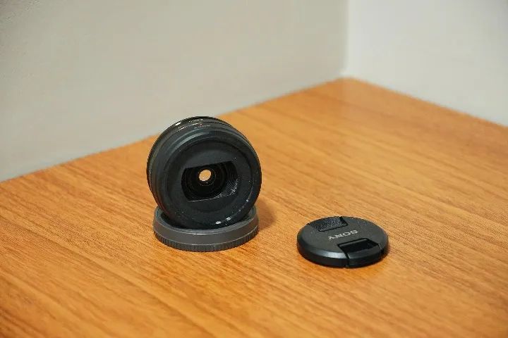 Lente Sony 20mm f/2.8 para E-mount (APS-C)