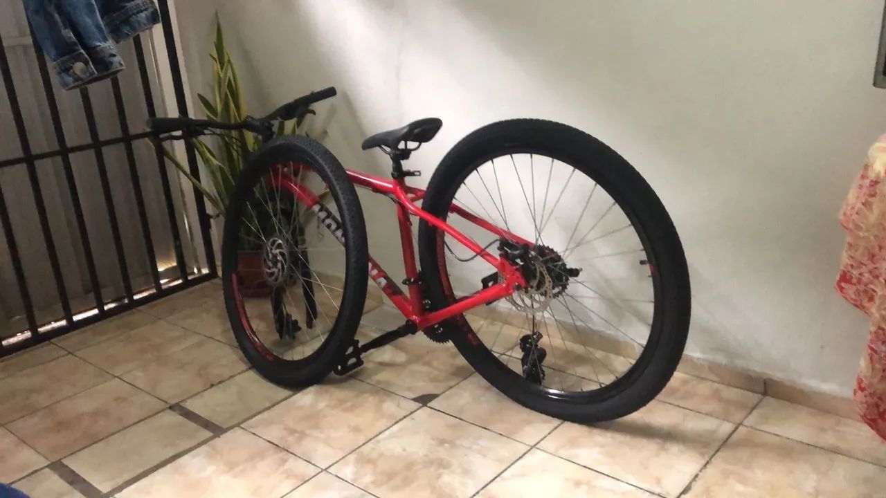 BICICLETA ARO 29 EM ESTADO DE NOVA - Foto 4