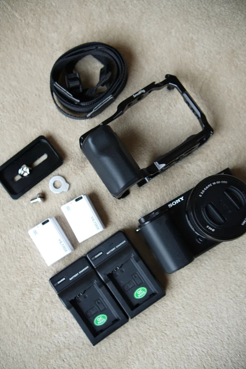 ZVE10 + Lente do Kit + Cage Smallrig + 2 bateria Viltrox + 2 Carregadores - Foto 2