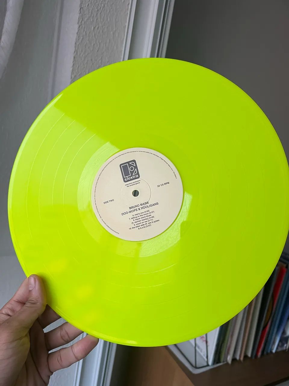 LP Vinil Bruno Mars Doo Wops and Hooligans Yellow Neon Exclusive - Foto 3