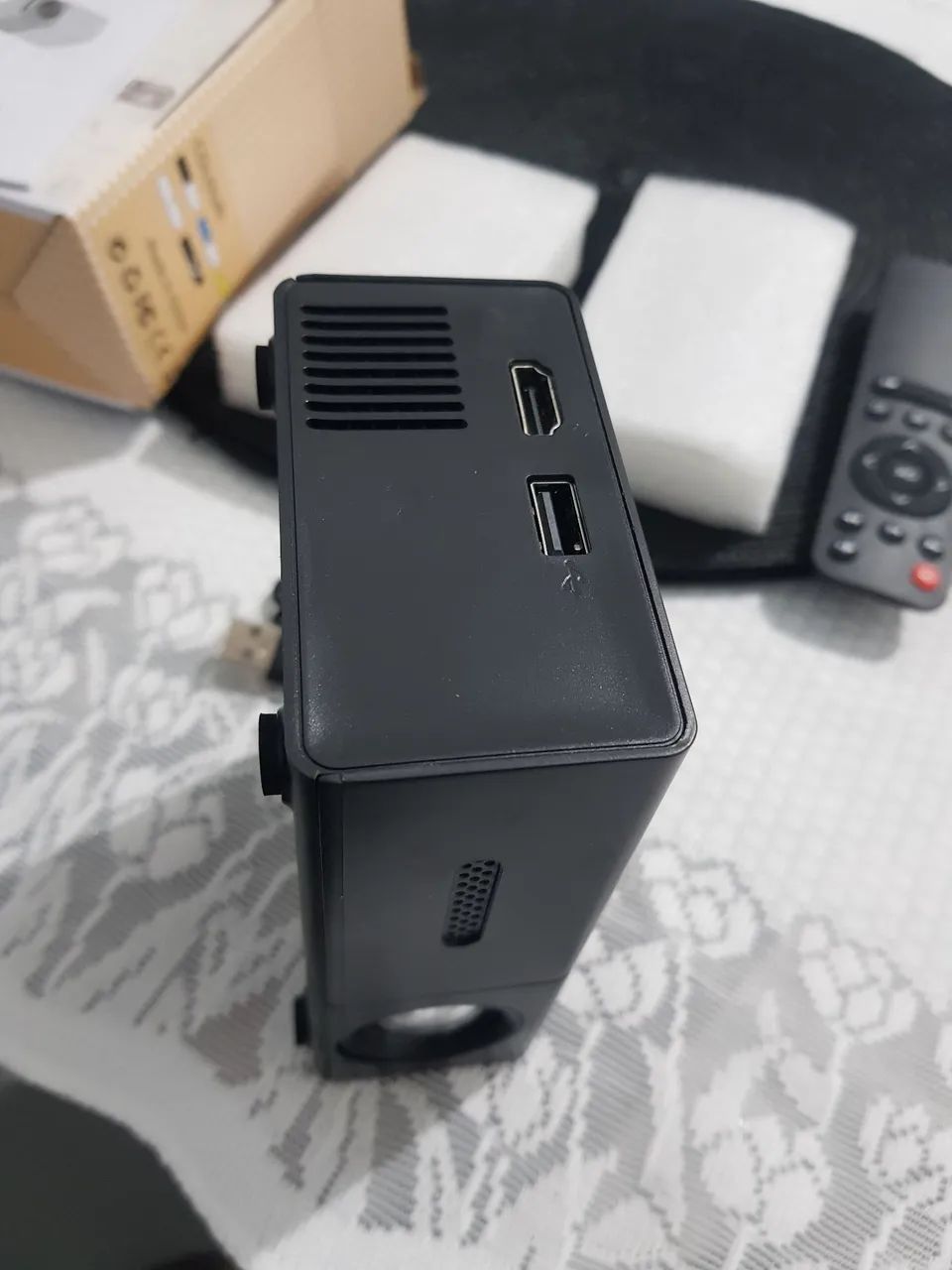 Mini projetor com HDMI e USB e controle - Foto 4