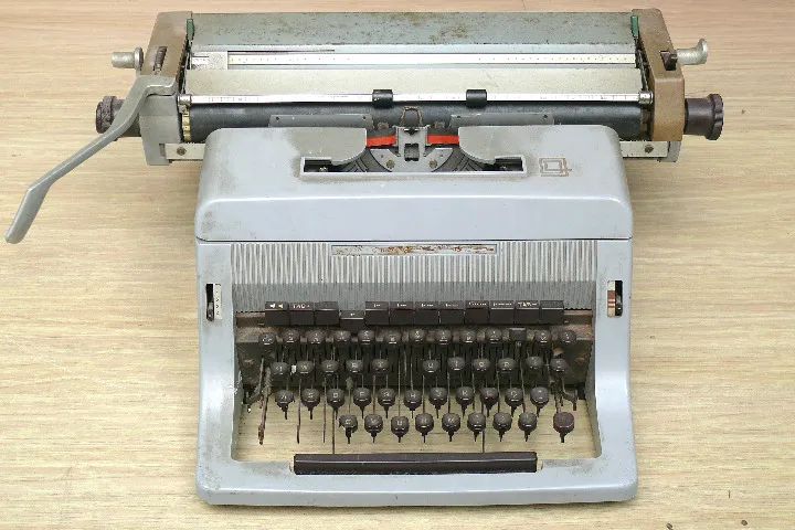 Máquina de escrever Olivetti LEIA o anúncio! - Foto 5