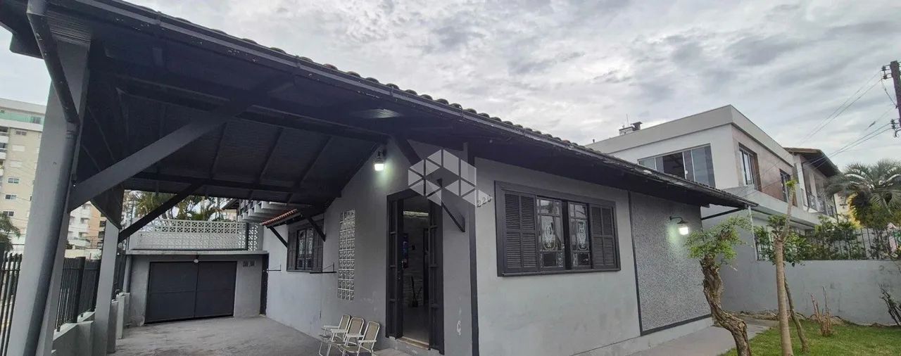 Casa com 4 quartos/dormitórios no bairro Balneário, em Florianópolis - SC