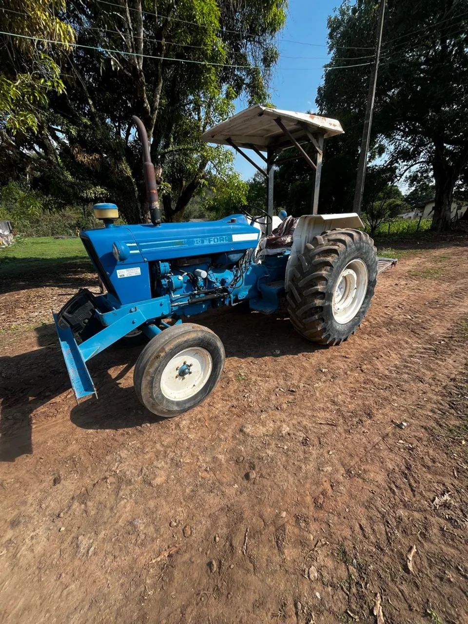 Trator Ford 6600 com arado - Foto 2