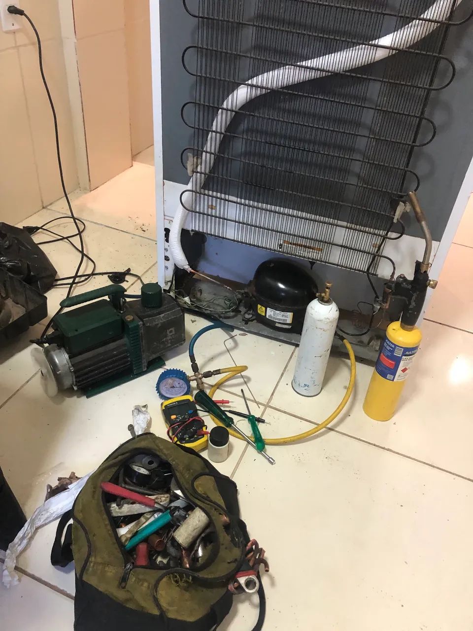 Consertos e manutenção em geral, geladeira, freezer, ar condicionado e expositor 
