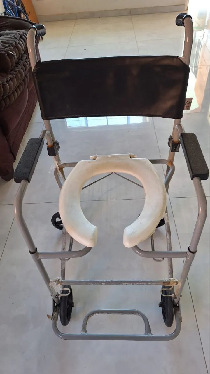 Cadeira de roda para banho - Foto 2
