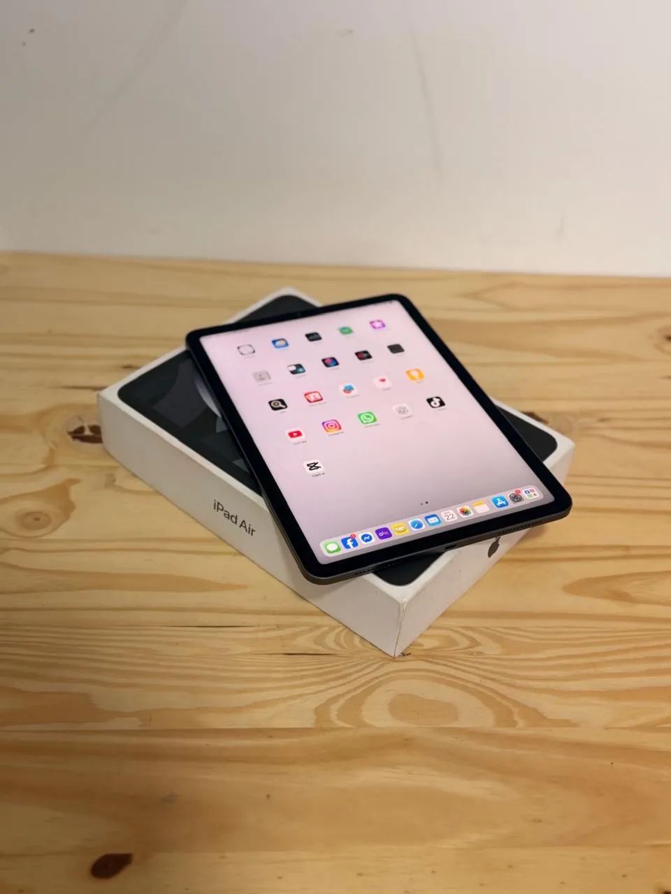 iPad Air 5ª Geração (M1) - 10,9 Pol. 64GB - Foto 3