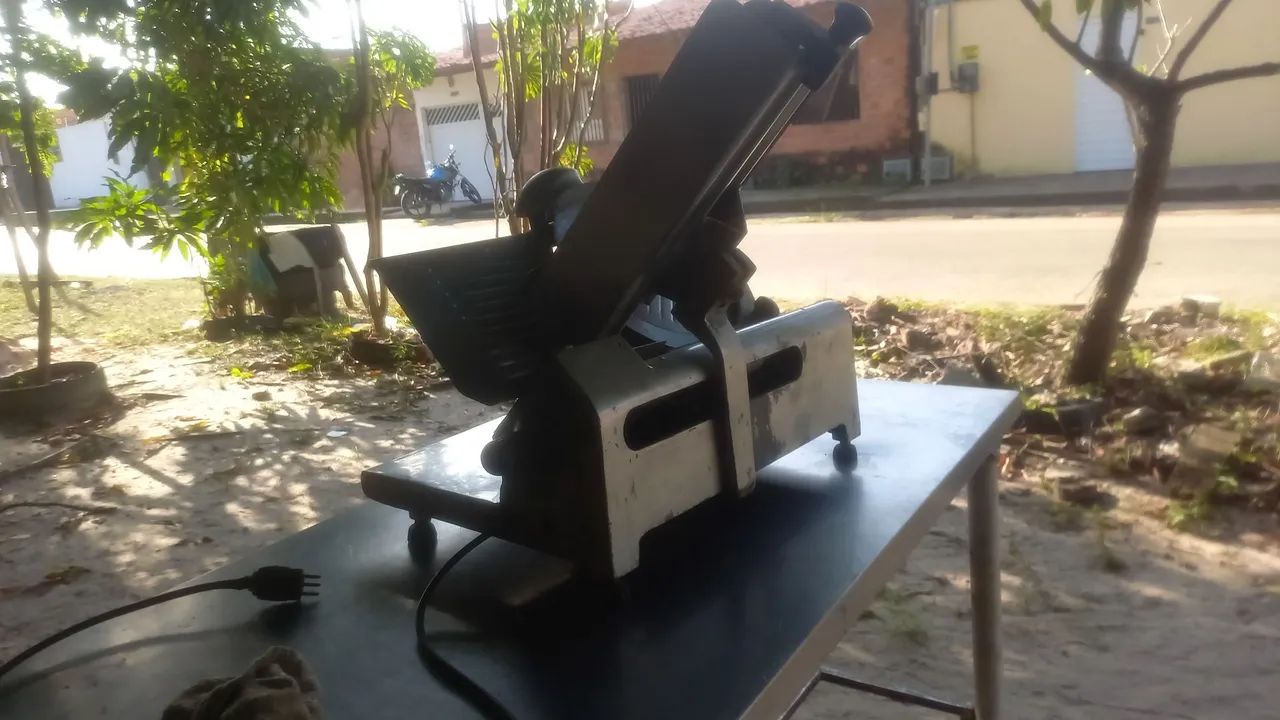 Cortador fatiado de frios e queijo profissional 220v - Usado - Foto 3