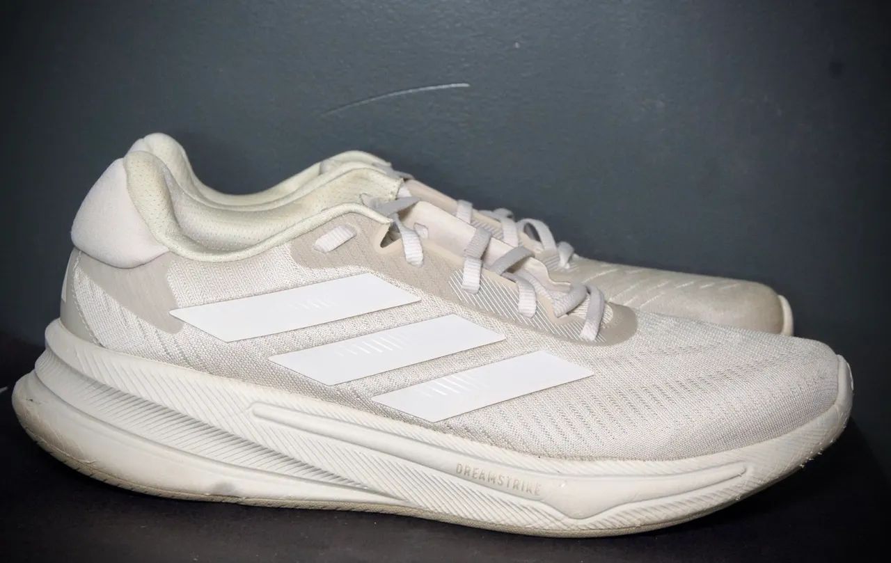 Tênis original adidas bege 