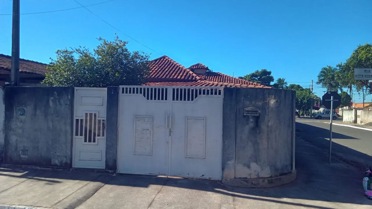 Venda de casa em Coroados SP.