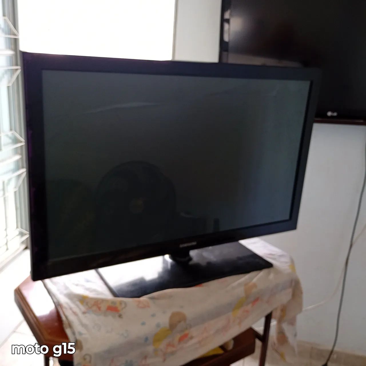 TV Samsung 42 polegadas tela quebrada vende-se para tirar peças