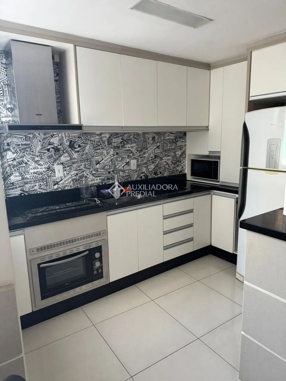 Apartamento mobiliado no Centro de Florianópolis com 2 dormitórios. - Foto 3