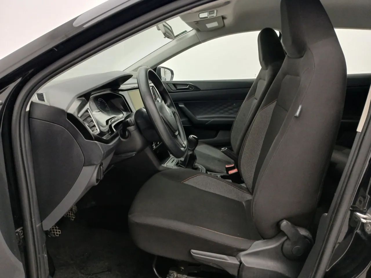 Volkswagen Polo Track 1.0 Flex 12V 5p, foto 16 de 18
