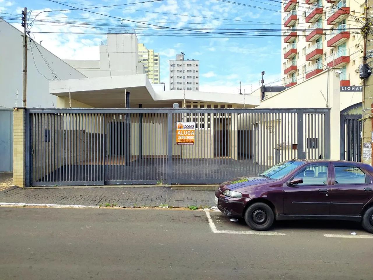 Casa comercial para locação no bairro Centro