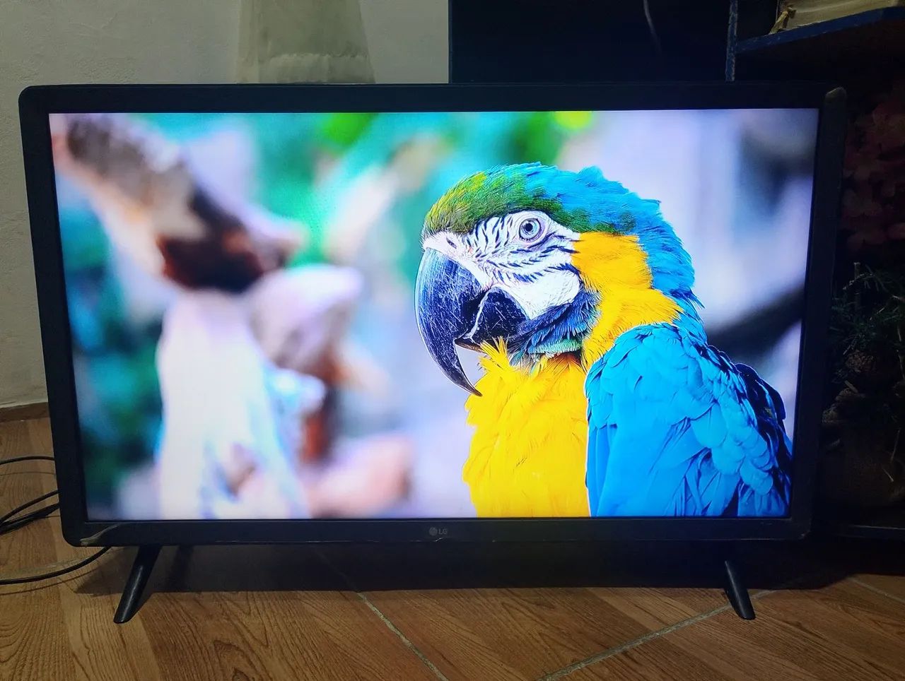 TV LG smart bluetooth 32 polegadas muito nova imagem perfeita  - Foto 4