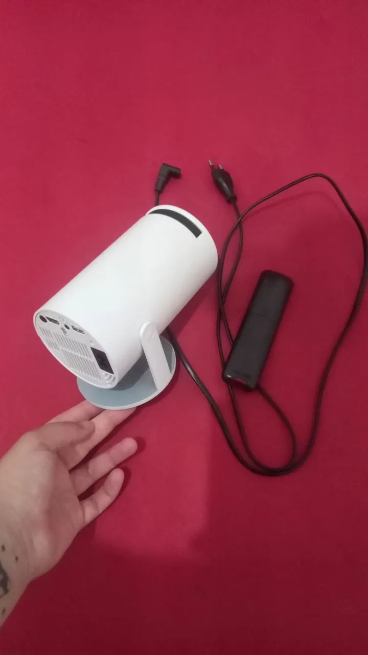 *MINI PROJETOR HD - SEMI NOVO* - Foto 3