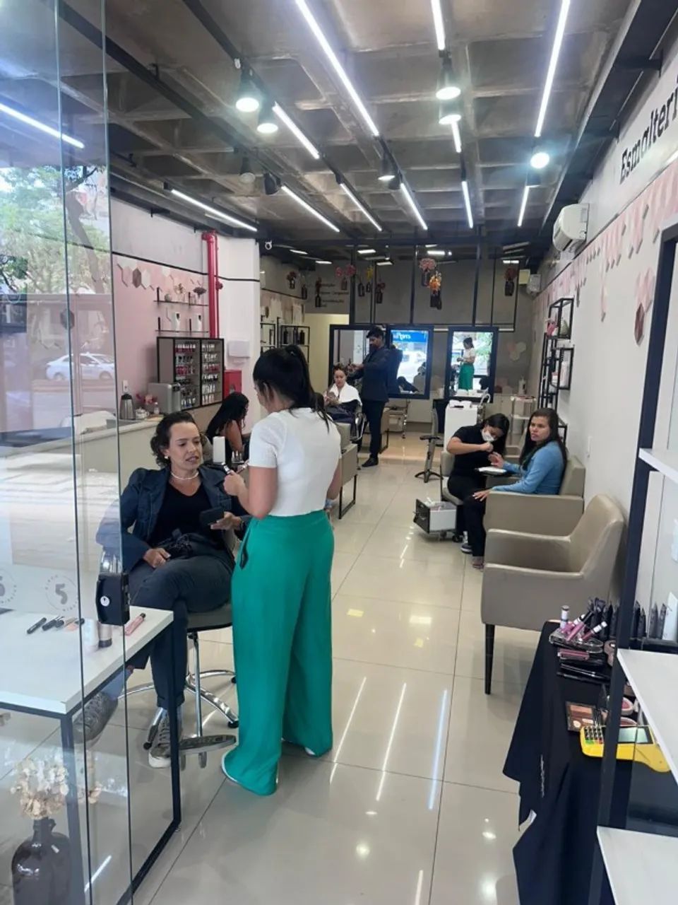 OPORTUNIDADE ÚNICA - SALÃO E CLÍNICA DE ESTÉTICA À VENDA - Foto 2