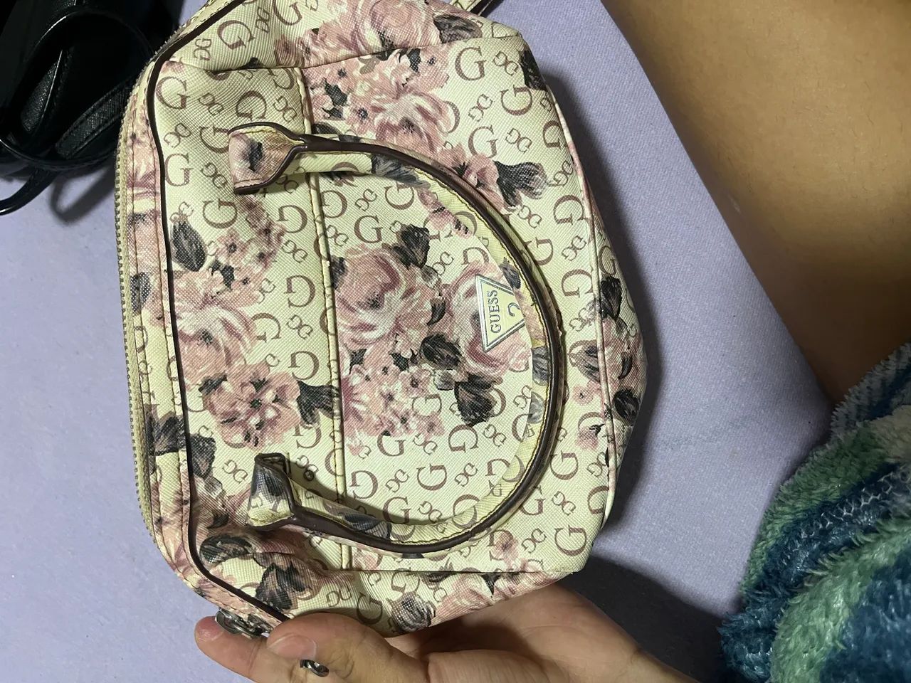 Bolsa Guess Transversal Cinza Floral Original - Foto 6