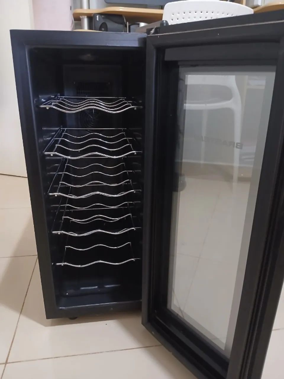 Adega climatizada 12 garrafas Brastemp (semi nova, sem uso) - Foto 5