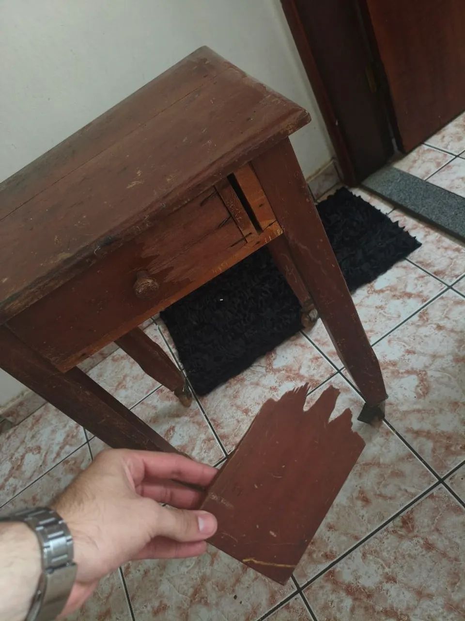 Mesa de Madeira Maciça com Rodinhas ? Resistente e Robusta - Foto 5