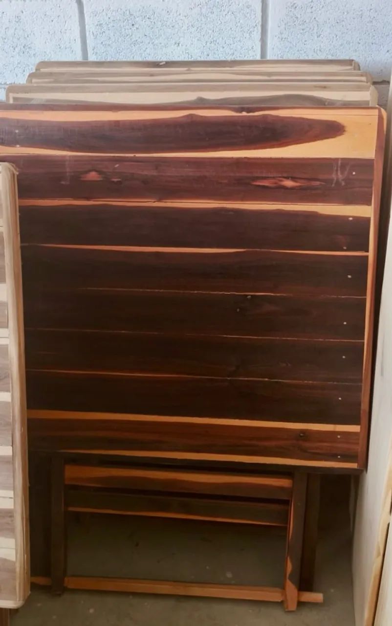 VENDO CONJUNTO DE MESAS E CADEIRAS DE MADEIRA!