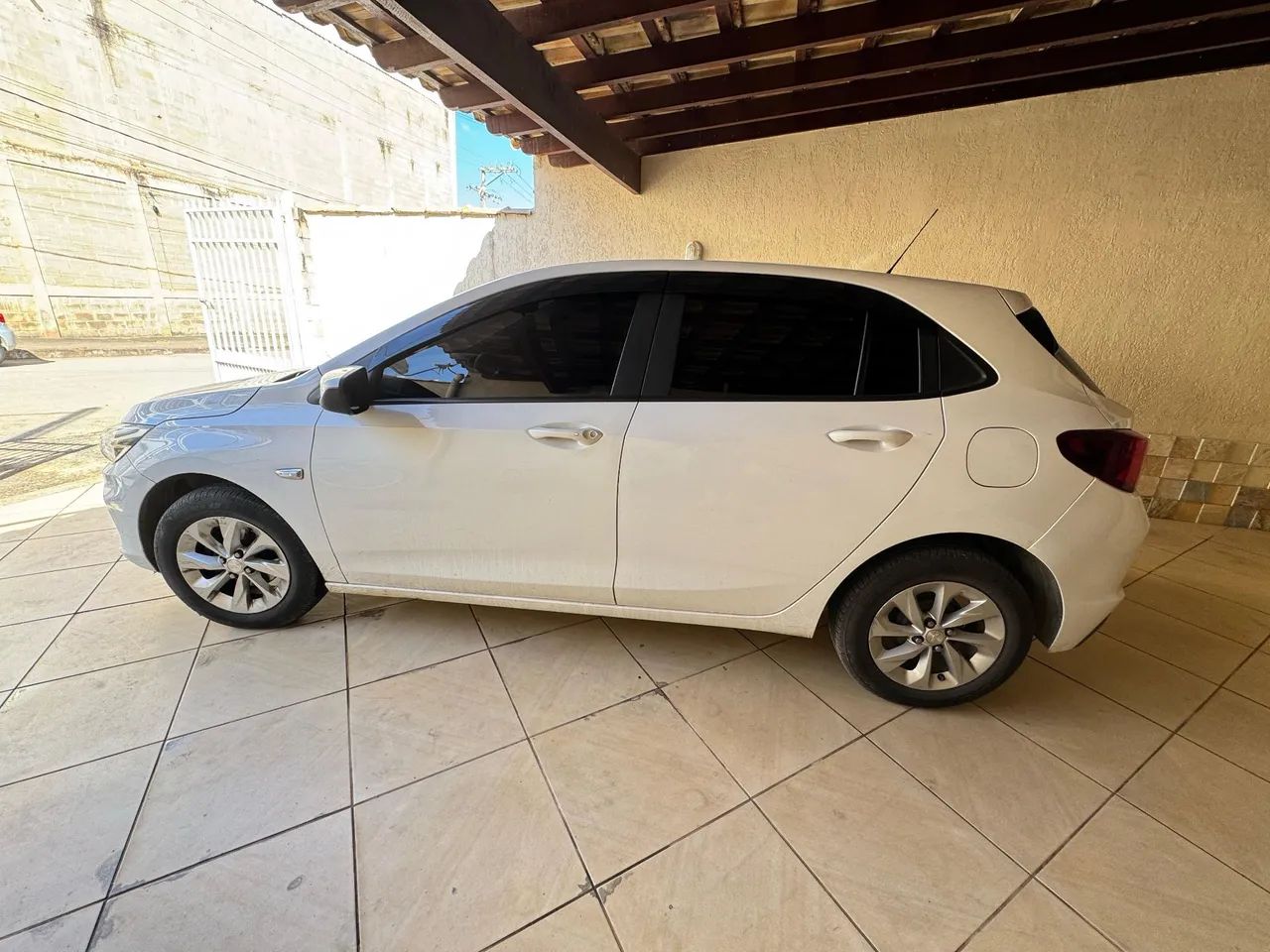 Chevrolet Onix ONIX HATCH LT 1.0 12V Flex 5p Mec. 2021