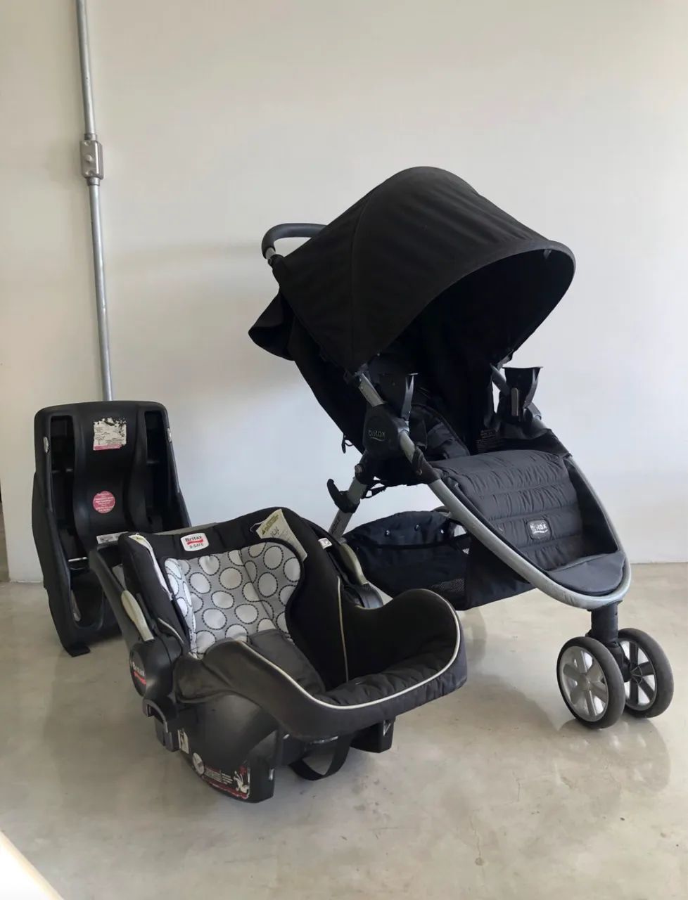 Carrinho de bebê + bebê conforto