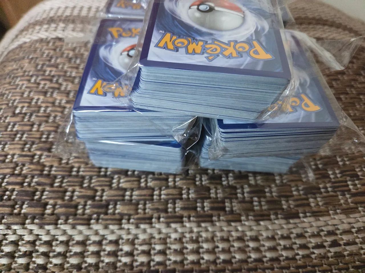 Bulk com 1100 Cartas de Pokemon TCG - Foto 2
