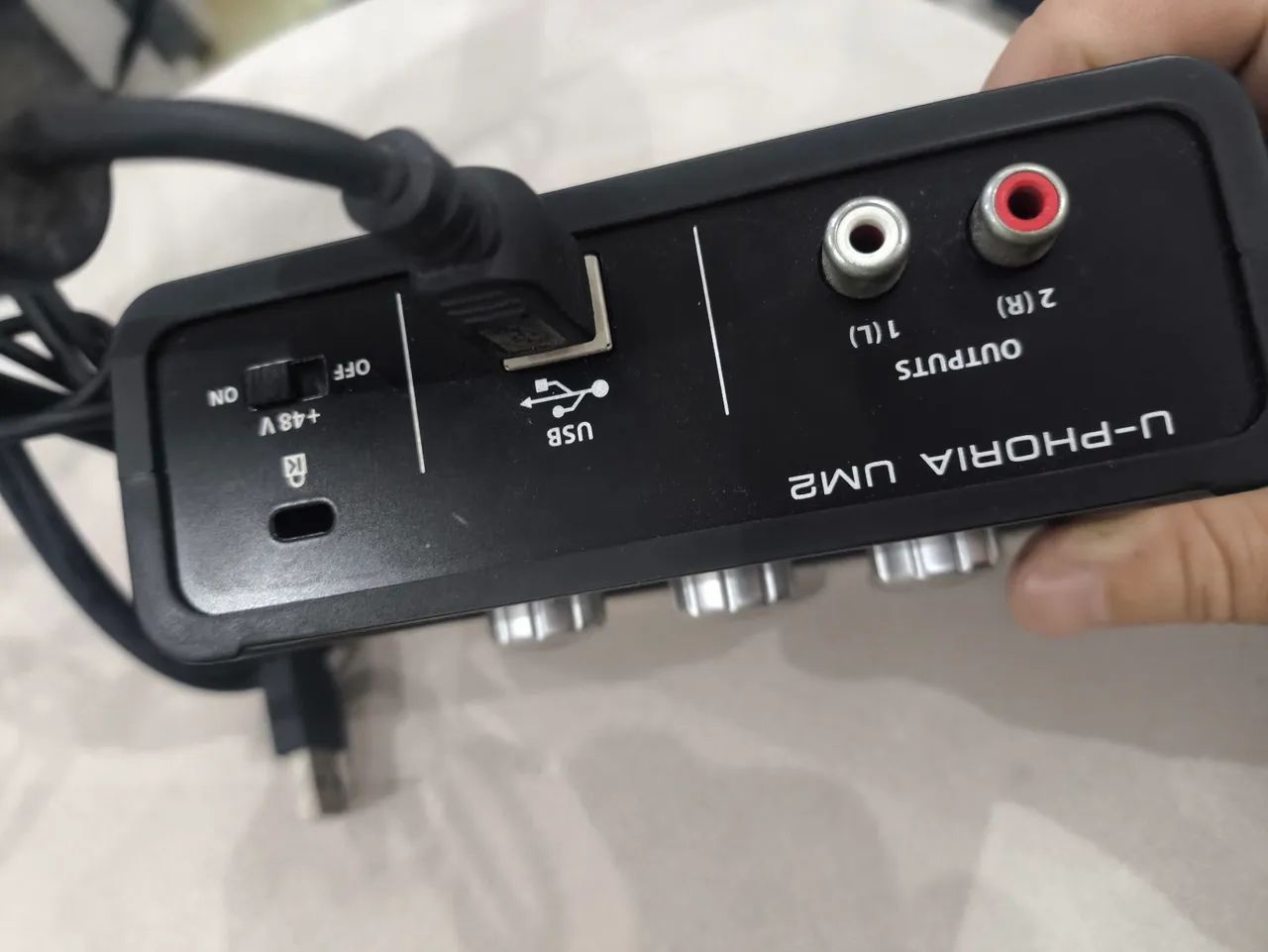Interface de áudio Behringer U-Phoria UM2  - Foto 3