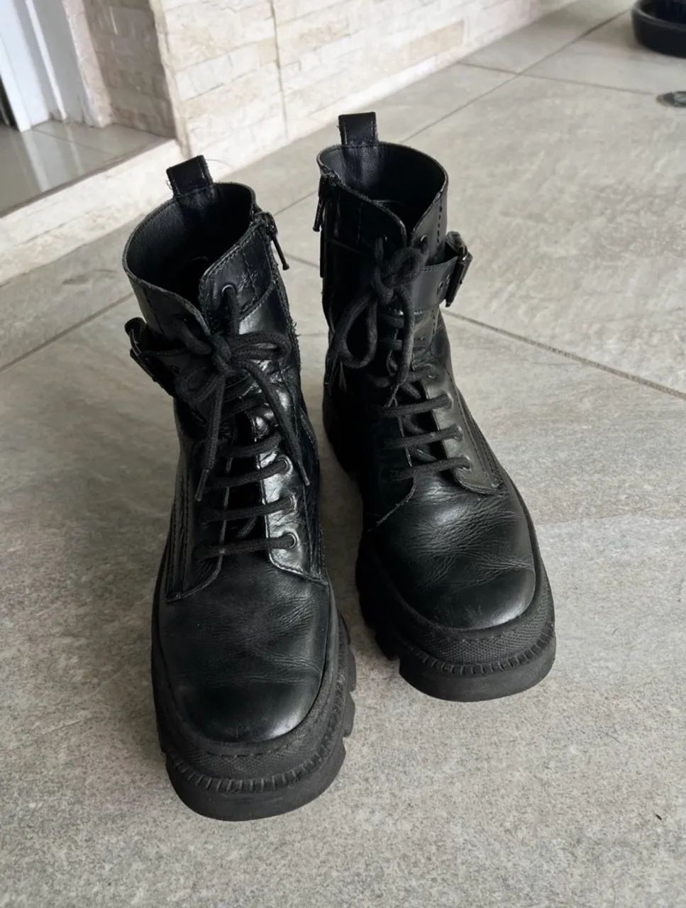 Bota preta de couro 36