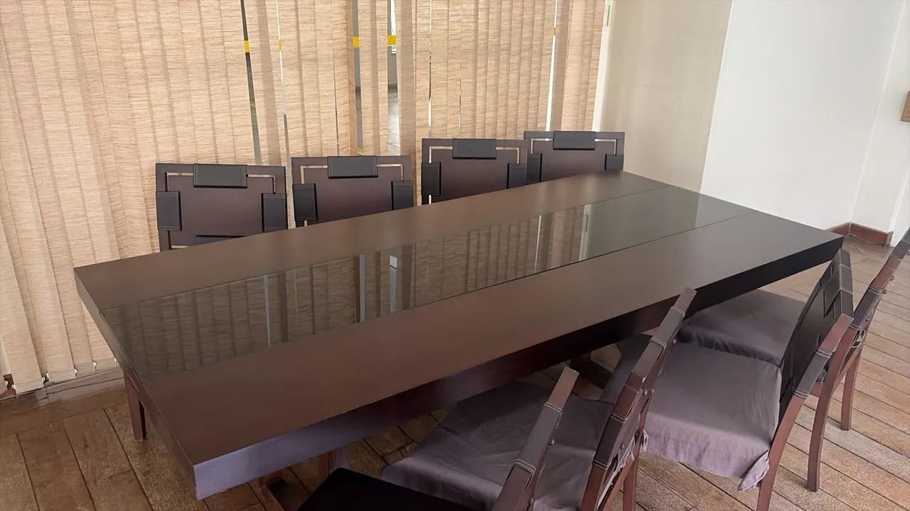 Mesa com 8 cadeiras
