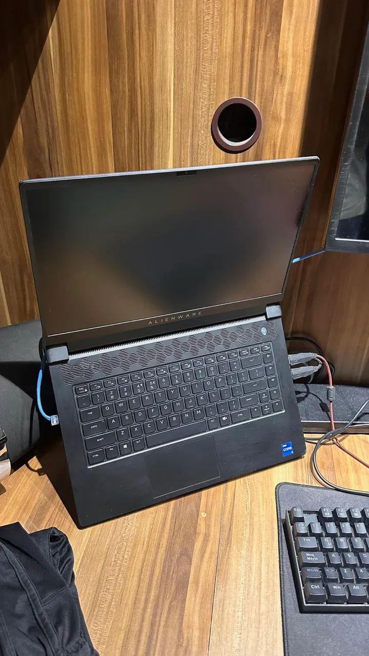 ALIENWARE M15 R6 - Foto 2