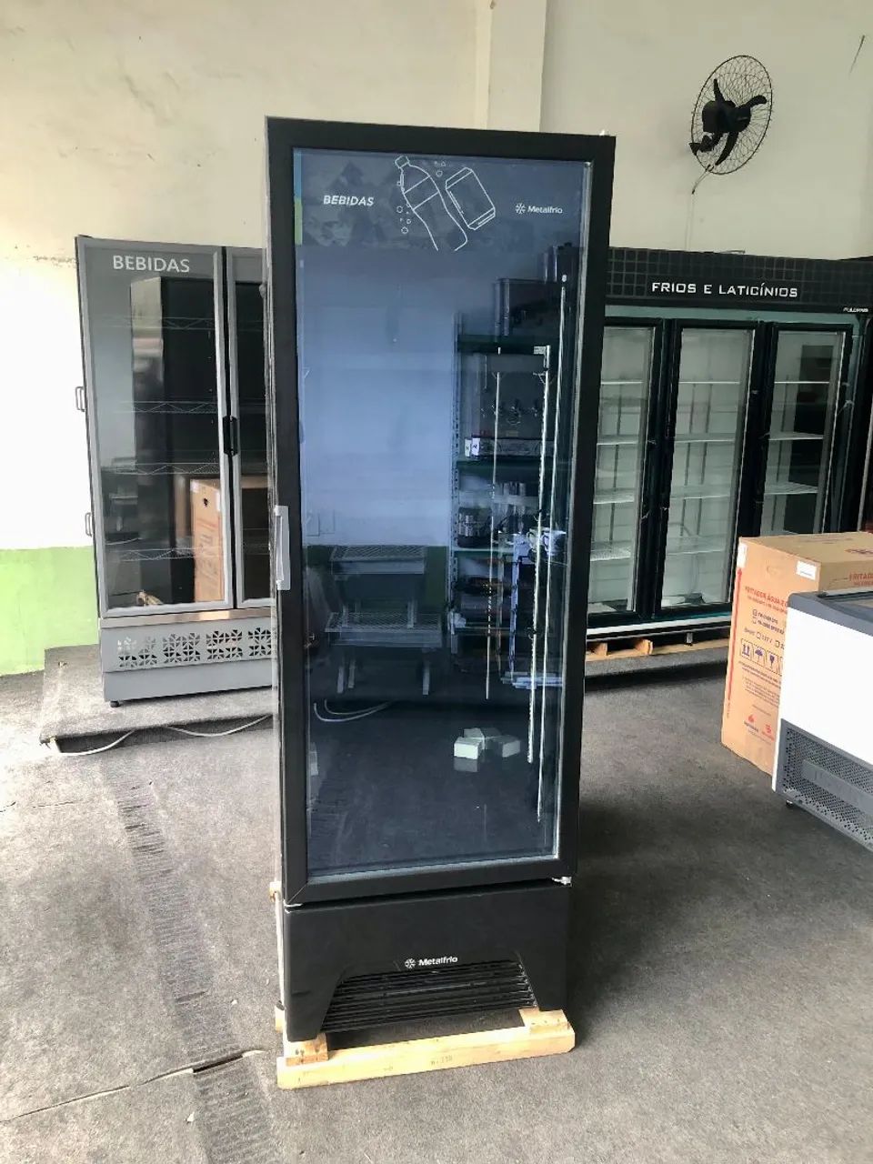 Geladeira expositora 403lt da Metalfrio - 220v - Geladeiras e