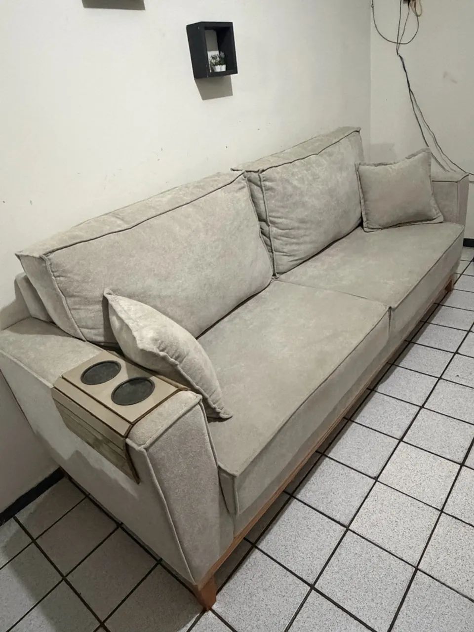 Vendo sofá de linho, Esse sofá mede 2.18 muito conservado! - Foto 2