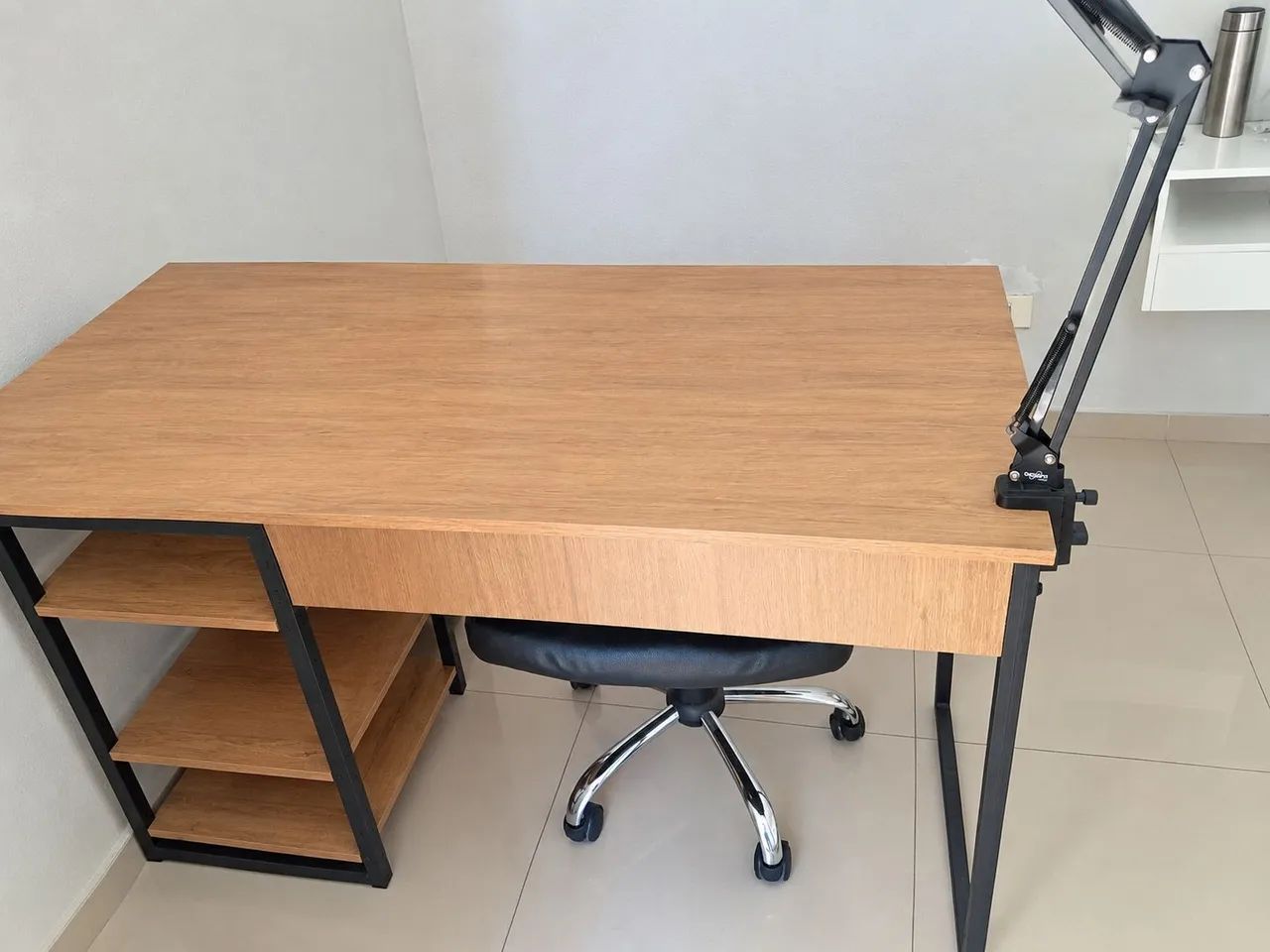 Mesa de escritório e cadeira  - Foto 2