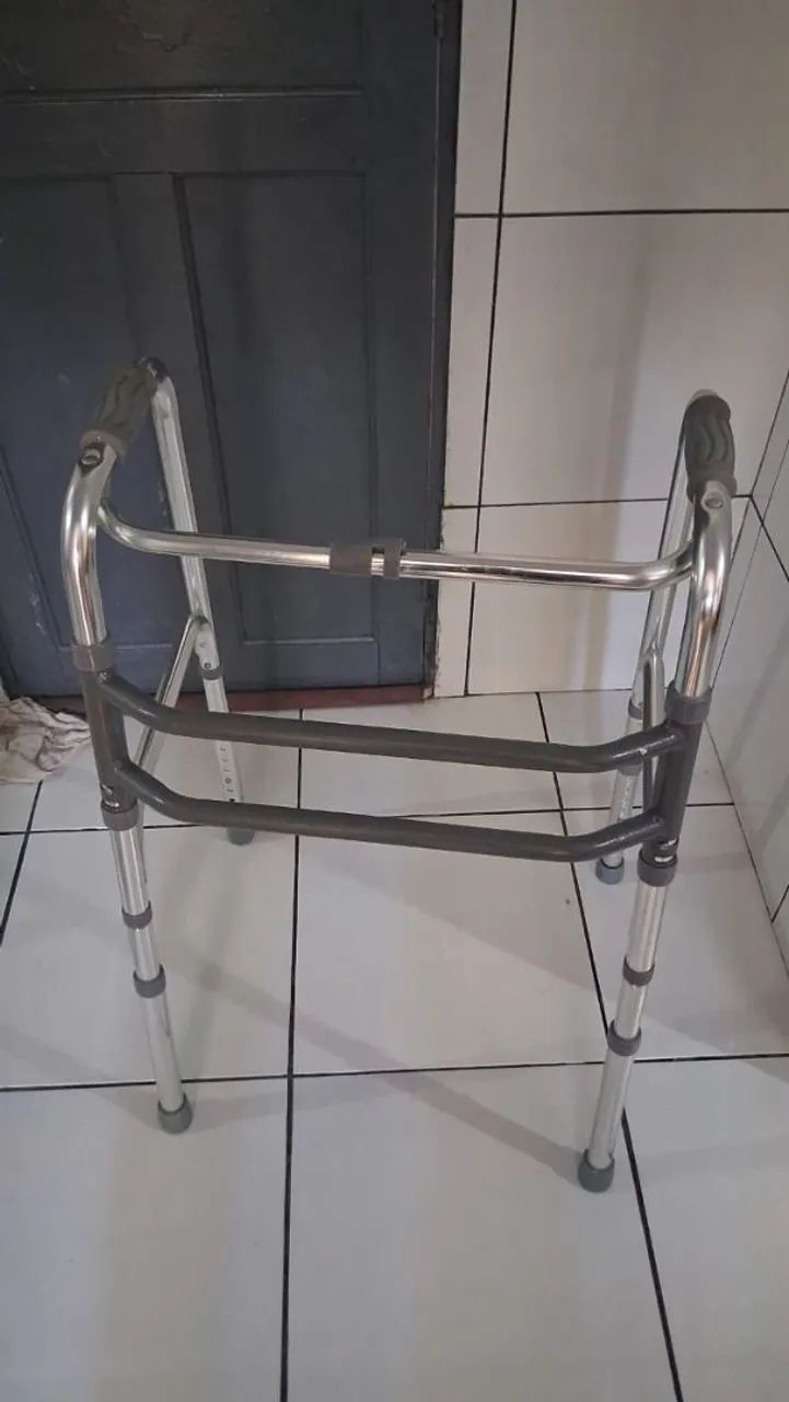 Vende -se Cadeira de rodas  - Foto 4