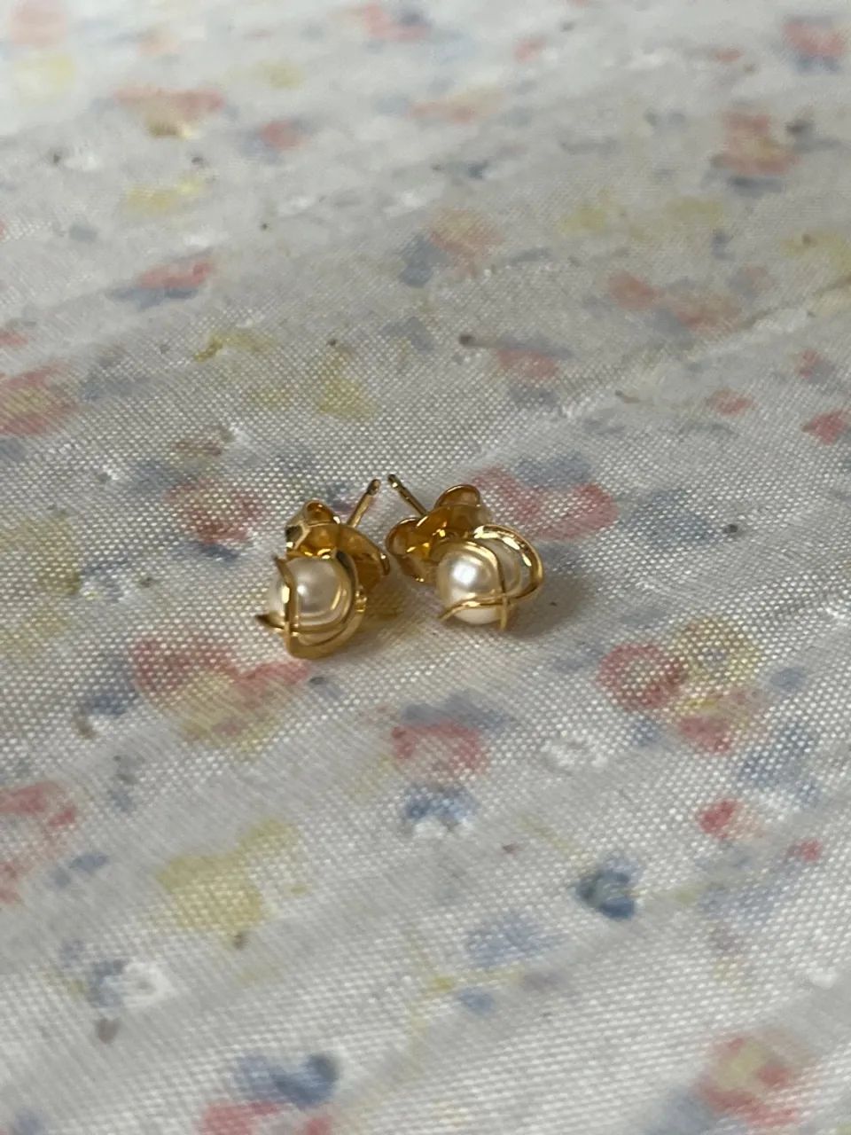 Brinco Dourado Pérola Semijóia - Foto 2